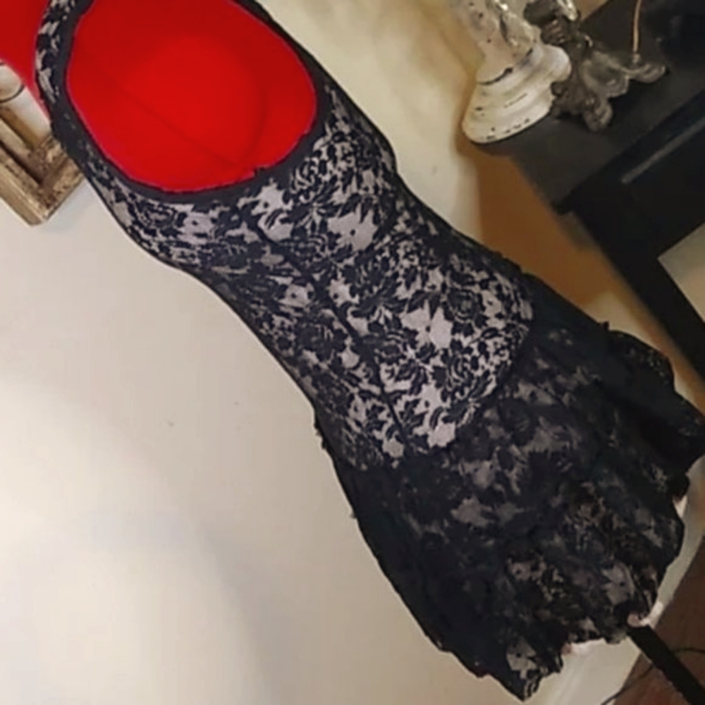 🕷️ Victorian Gothic Black Floral Lace Racerback Flounce Mini Dress - SJ - Picture 3 of 9